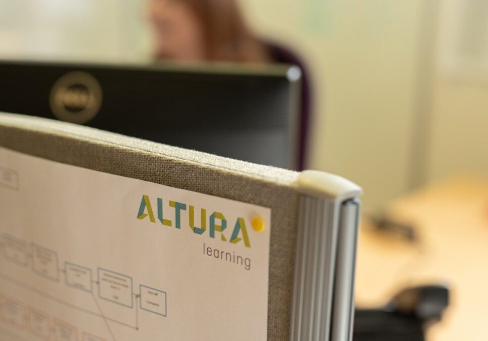 Altura learning board for bridge LMS